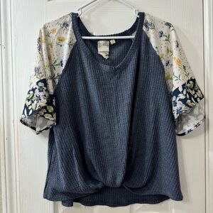 💜 2/$15 BLU PEPPER Blouse Medium Blue Flowery